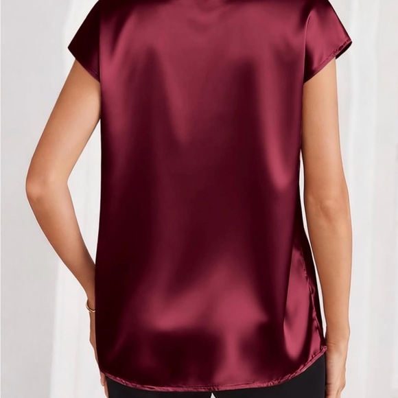 ❤️ Red Wine Satin V-Neck Short Sleeve Blouse – Size Small – NWT - Picture 3 of 4
